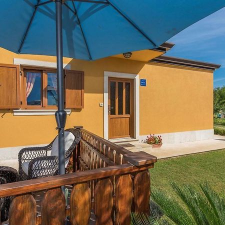 Holiday House Antonio โปเรช ภายนอก รูปภาพ
